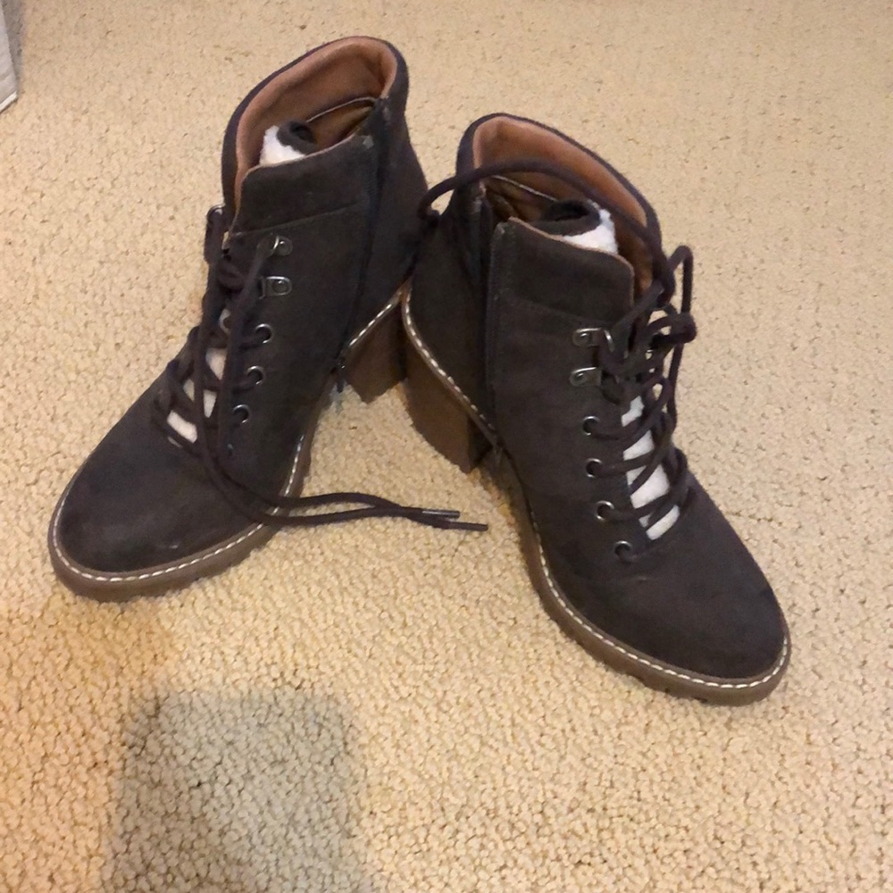 Heeled brown boots